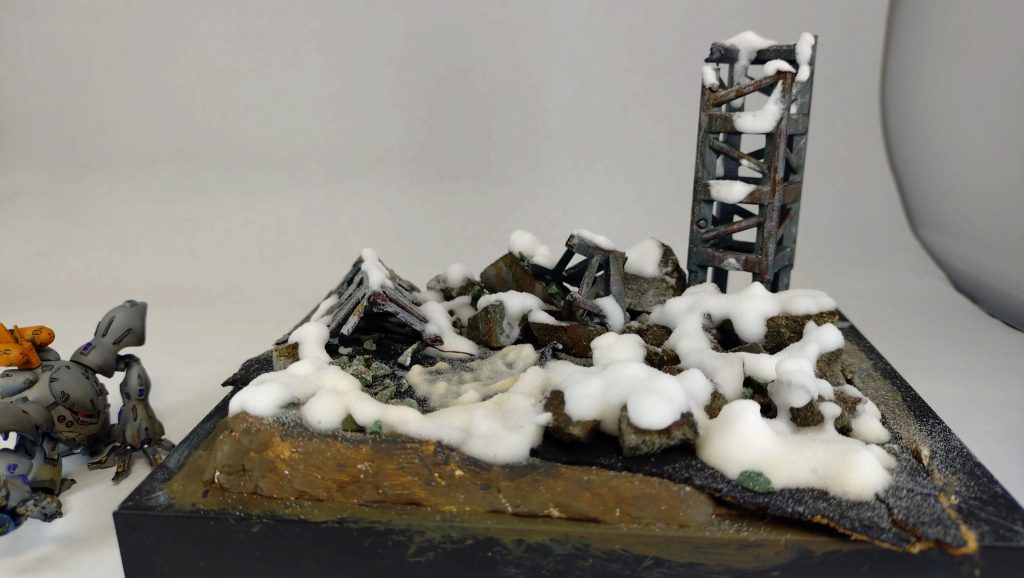 残雪・瓦礫　をやってみました！もともとこんな感じをゴールに見据えて、ハイゴックもグレー系にした節はあります！残雪感(残雪位置とか)は雪国育ちで染み込んだ記憶をもとにしてます。