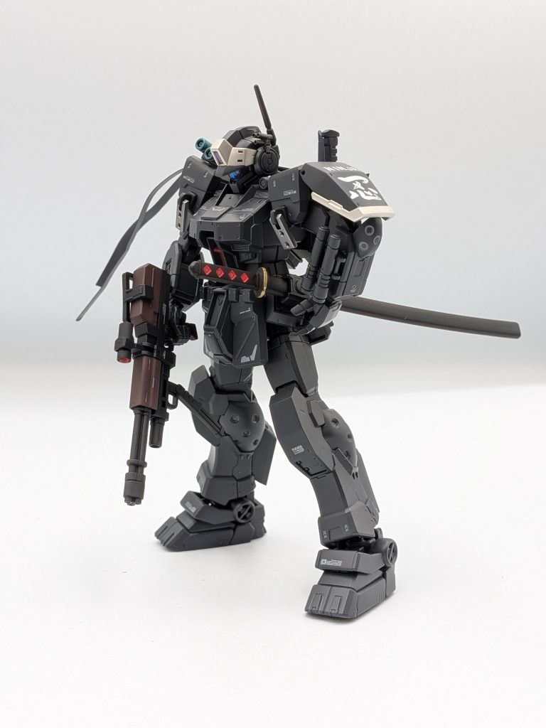 ブラックサーフェイサーを下地に、濡烏という塗料を使用しました