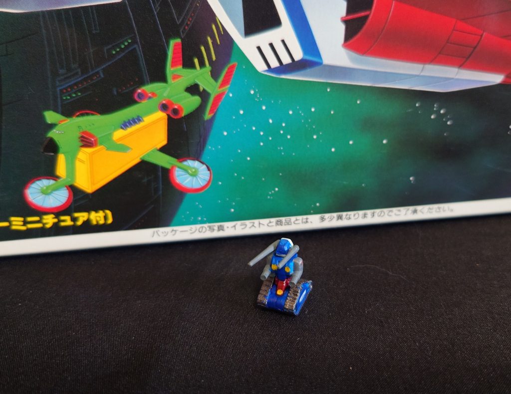 かなり小さいので造形はざっくりしてますね。こちらはすごいスリムなガンタンクです。