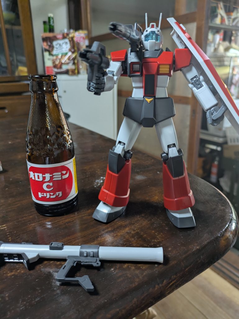 かーんーせーいー古めのキットはアニメに寄ったカラーとデザインに仕上がっていてかっこいいですよね~噂によると余ったパーツで通常のジムも組めるとか、今度やってみるのも良いかも知れませんね、