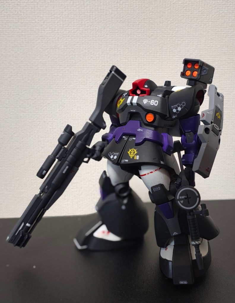 マッシュ機ジムスナイパーk9の大型ビーム狙撃銃を持たせて、ギラドーガのランドセルにコマンドクアンタのミサイルランチャーをぶっ刺して背負わせました。