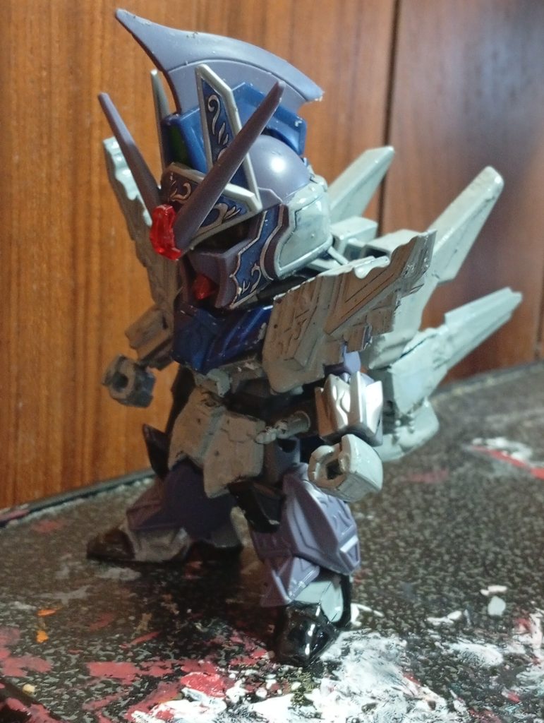 腰左側に横装備できます。