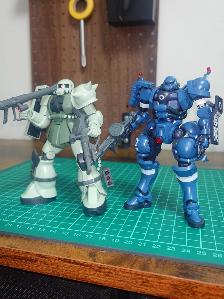 ザクⅡくんと記念撮影どちらも好きです