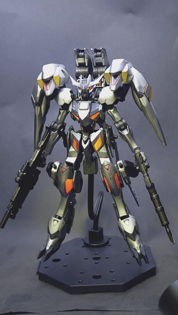 一部蛍光塗料で光る