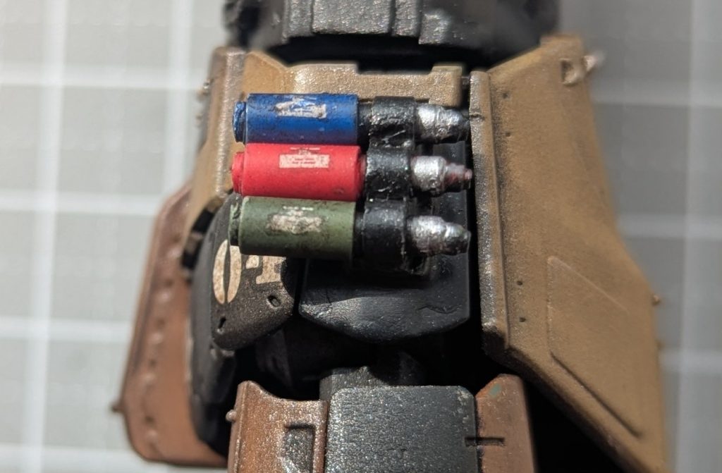 ■武装・腰部にハンドグレネード(閃光グレネード・スモークグレネード・通常グレネード)