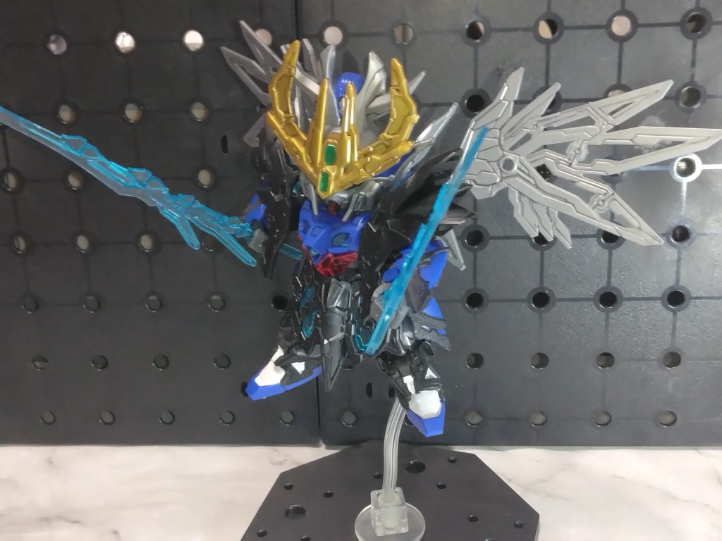 SD三国シリーズはまだ見たことないのですが、元機体のウイングゼロを武将にしていることもありツインバスターライフルではなく双羽剣ということで、三国シリーズっぽいですね。