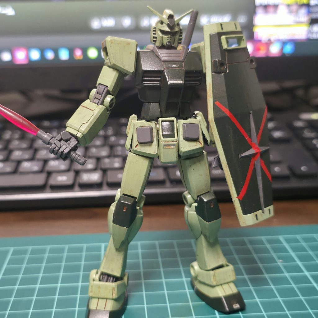 戦場での連邦の尊厳破壊のため十字に雑にバツ印が加えられた。