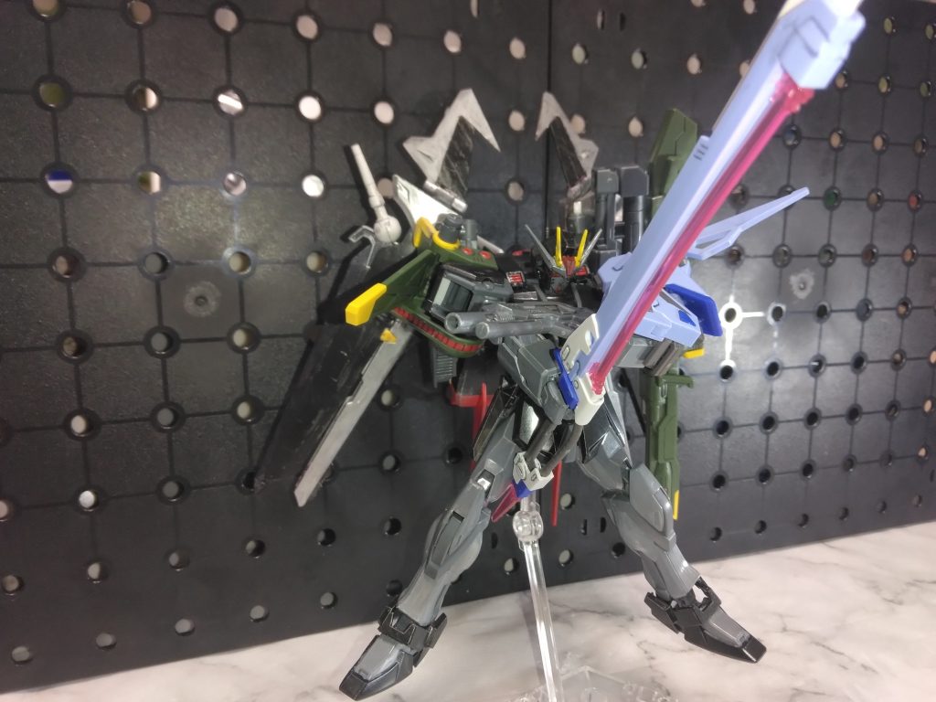 対艦刀とレールガンだと、このポーズがしたくなる。