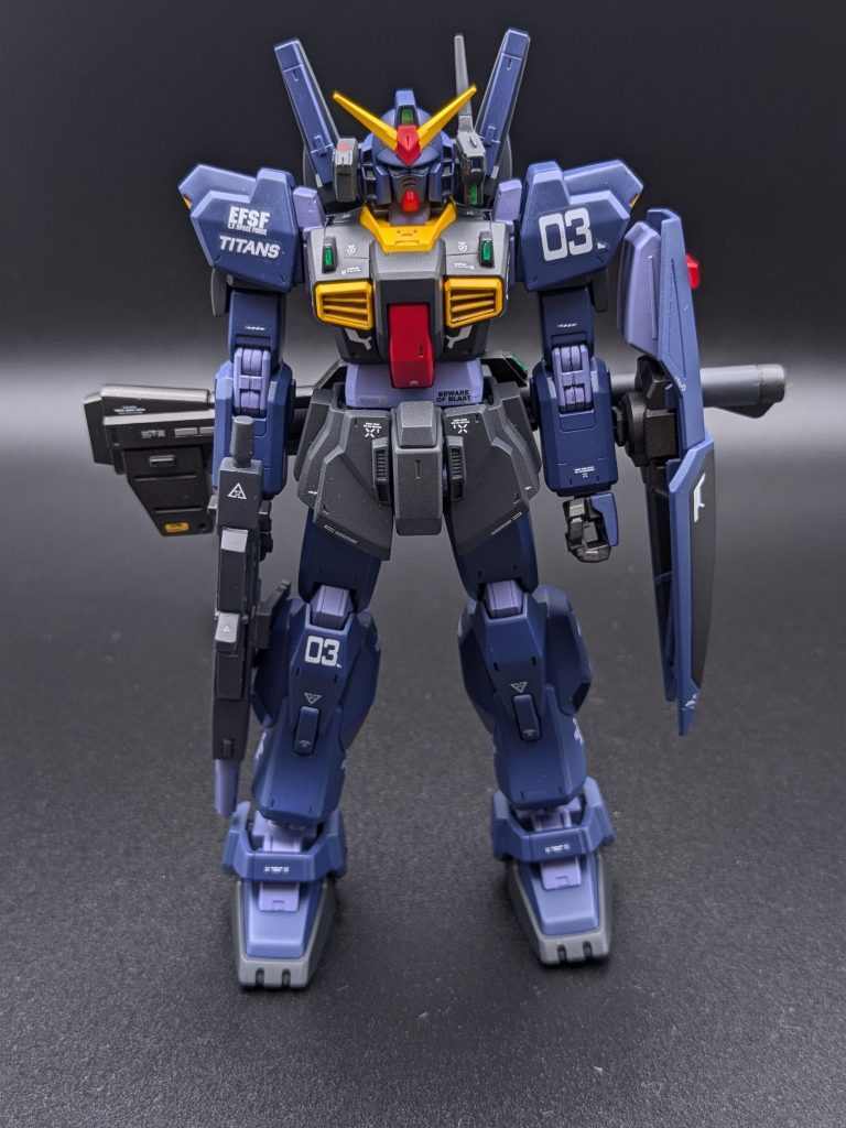 本体のブルー系は、ガンダムカラーのティターンズブルー1と2をそのまま使いました。