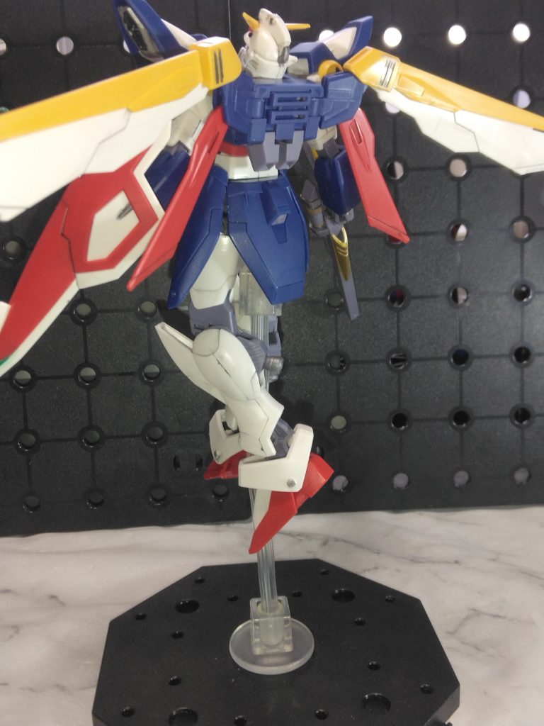 ダクトやバーニア、バスターライフルなど細かい部分の塗装は劇中を参考にしています。