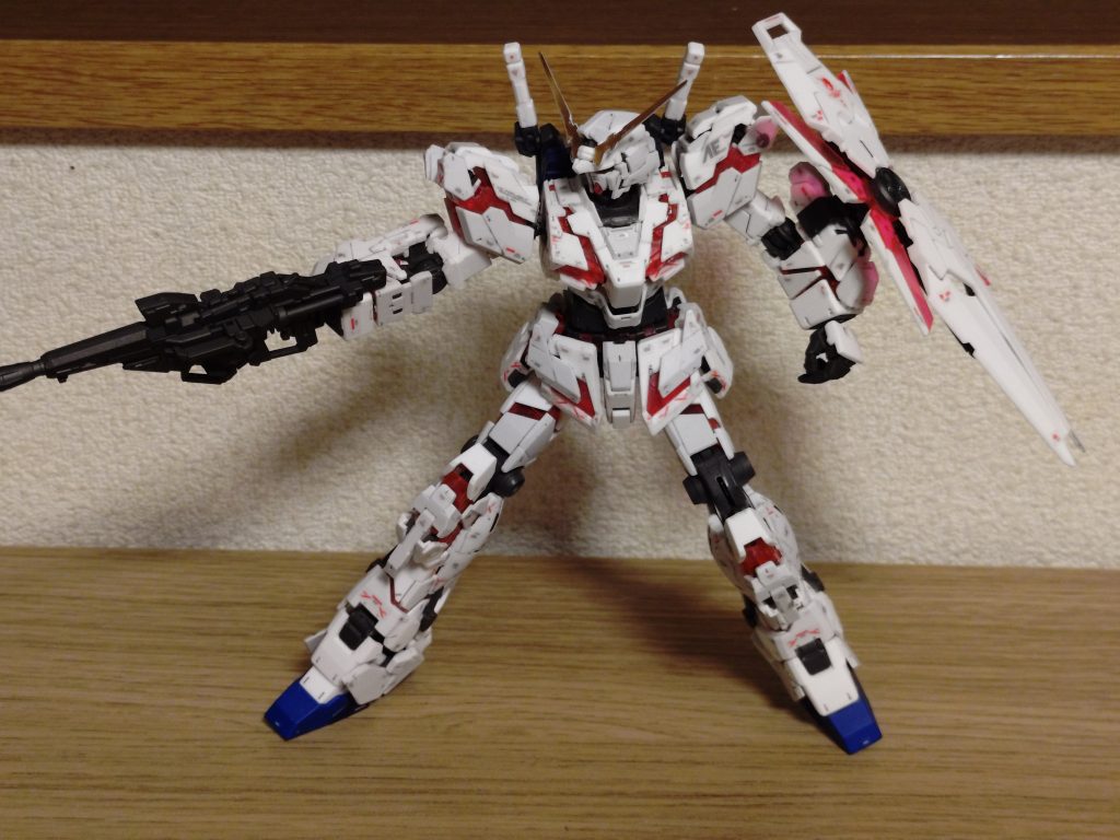 ある程度のポージングは可能だけど、もう変形させたり頻繁に可動するのは止めとこう。