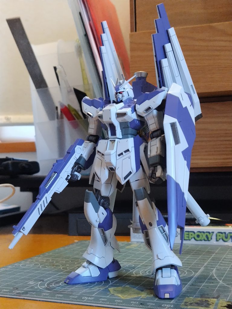 塗装完了時点。スカイブルーを考えてましたが、直前になって思いつきで紫に変更。