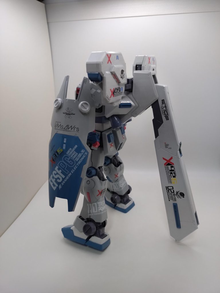 バックパック、何気に重くて、なかなか自立しないんです。でも、パックパック、カッコいい(笑)