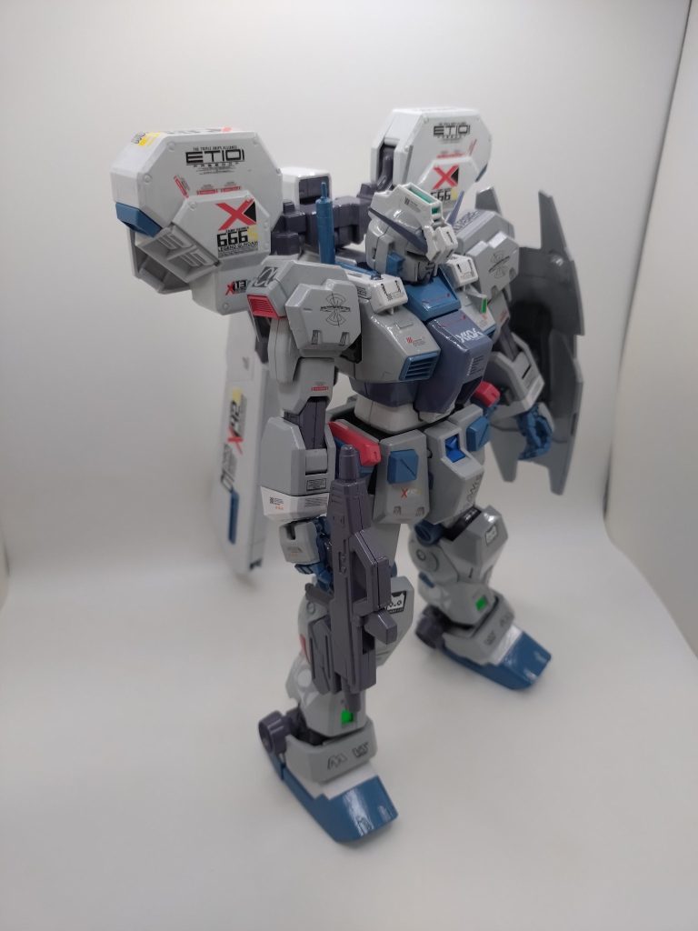 デスティニーSPEC2ライトグレーと、ジークアクスブルーの組み合わせ、何気に合うな〜って感じました。