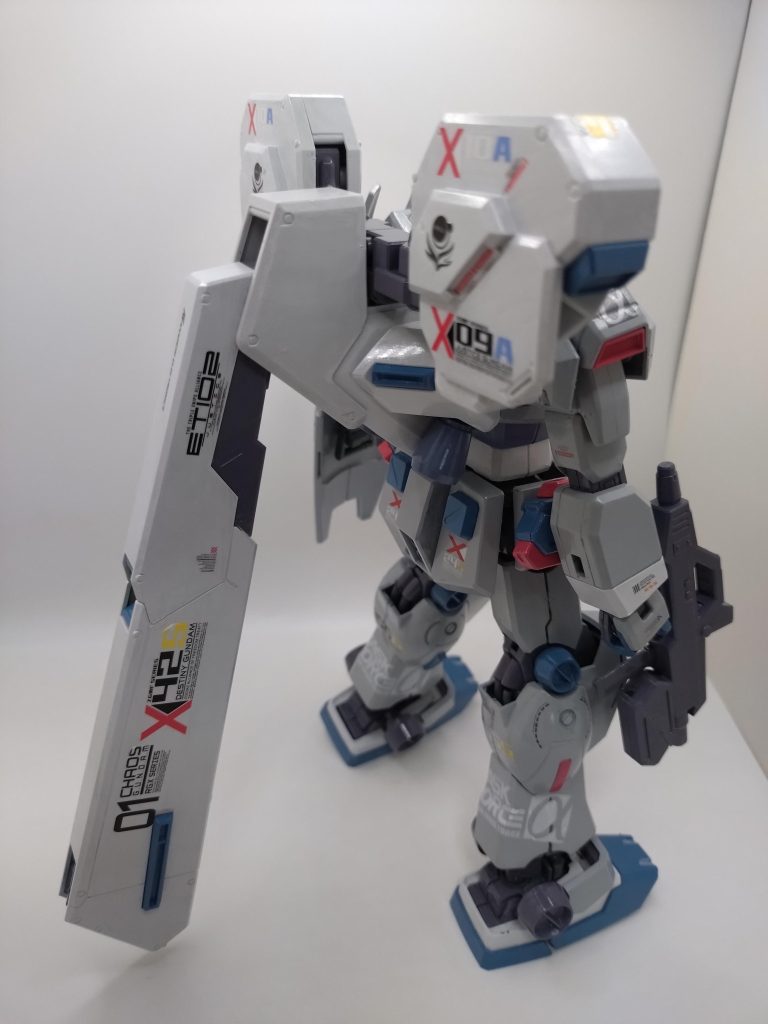 2号機って、ヘイズル改に比べて、足がスリムで、全体的にスタイリッシュな印象です。