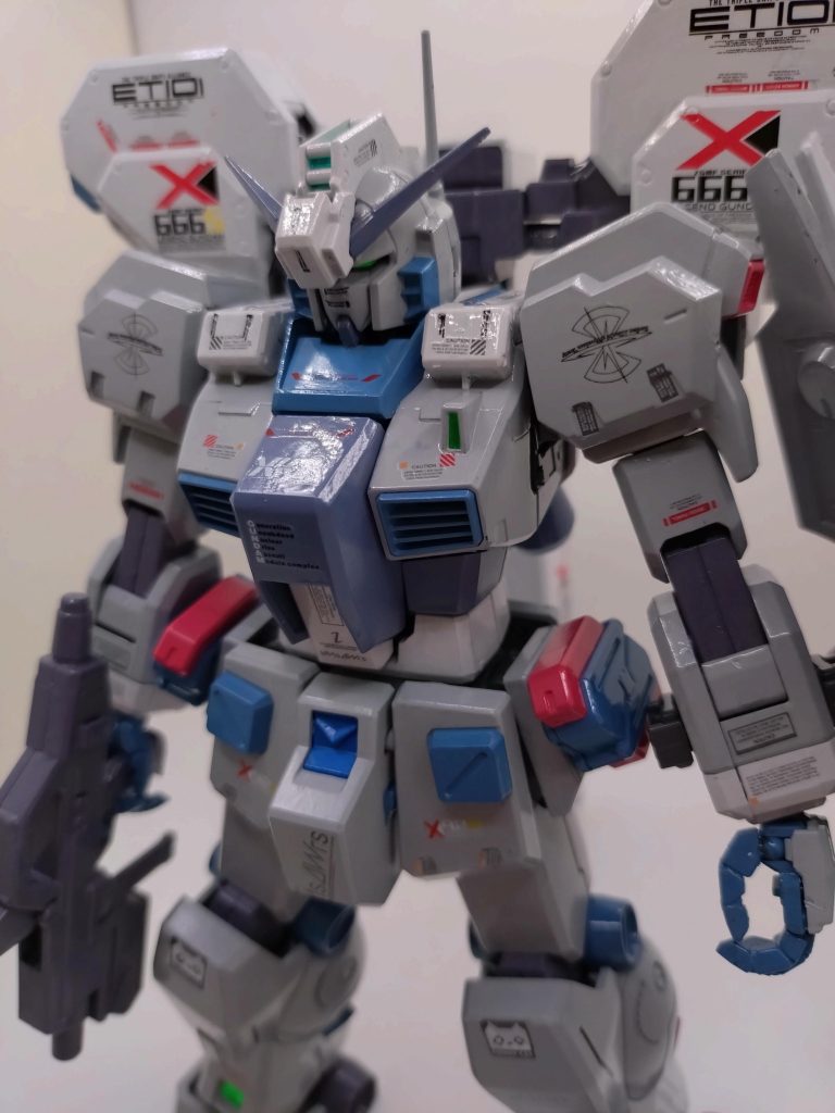 基本的な本体は、デスティニーSPEC2ライトグレーで塗装。他のカラーレシピはエアリアルホワイト、ジークアクスブルー、ルナマリア専用機ピンク、ルプリスグレー、デュエルブリッツブルーグレーです。