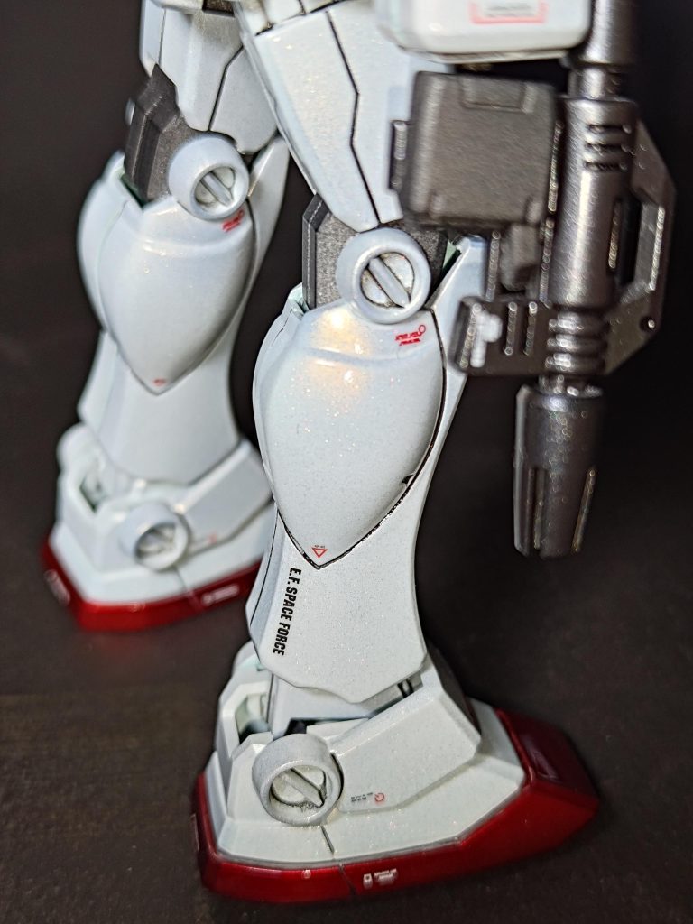 写真だとあまり見えづらいですが、レインボーラメでキラキラ光ってます。