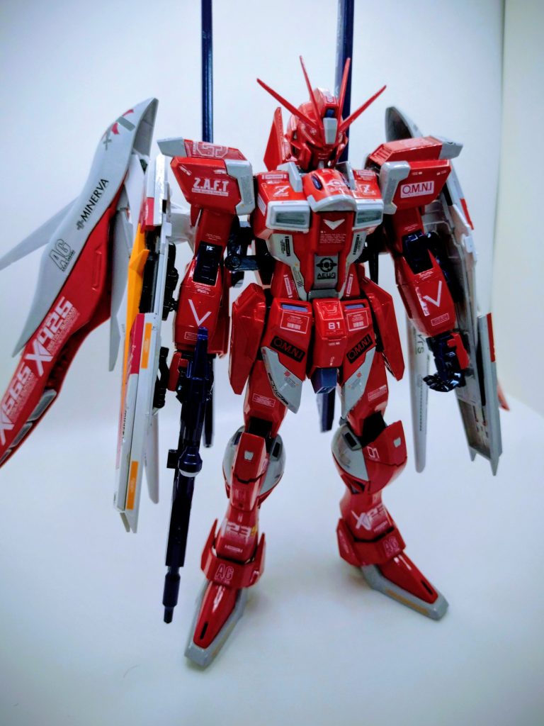 インパルスブランシュって、インパルスにデスティニーRシルエットを装着した機体なんですね。インパルスにデスティニーRシルエット、なかなかカッコいい(笑)