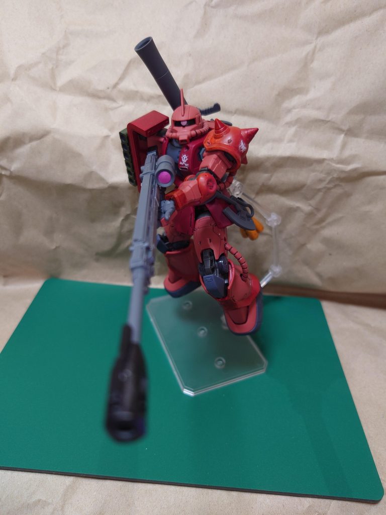 対艦ライフルも。ちょっとわかりにくいですが、側面もちょっと塗っています。 オリジンのシャアザクはこの対艦ライフルが良いですね。