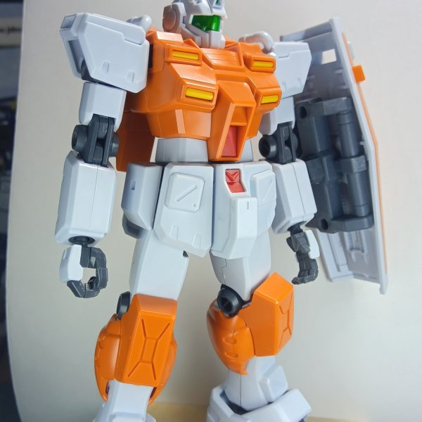 ギラドーガや陸戦型サザビーのシールドに付いてるシュツルムファストがカッコ良くて羨ましかったのでジムのシールドに付けてみましたシュツルムファストはコトブキヤの物を使用しました取り付け基部はバンダイのオプションパーツセットのガトリング砲に付いてくるパーツなんですが、この基部パーツは加工無しで取り付け出来ましたもうすでにやってる方がいらっしゃるかもしれないですが、やってみたい方がいたら参考にパワードジムにも取り付けした写真も用意いたしました（キットによっては加工が必要かもしれないのであしからず………）（6枚目）