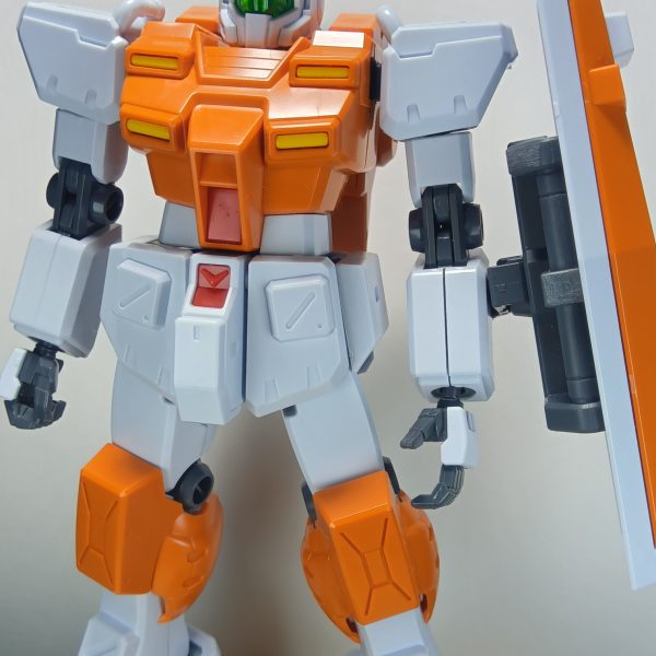 ギラドーガや陸戦型サザビーのシールドに付いてるシュツルムファストがカッコ良くて羨ましかったのでジムのシールドに付けてみましたシュツルムファストはコトブキヤの物を使用しました取り付け基部はバンダイのオプションパーツセットのガトリング砲に付いてくるパーツなんですが、この基部パーツは加工無しで取り付け出来ましたもうすでにやってる方がいらっしゃるかもしれないですが、やってみたい方がいたら参考にパワードジムにも取り付けした写真も用意いたしました（キットによっては加工が必要かもしれないのであしからず………）（7枚目）