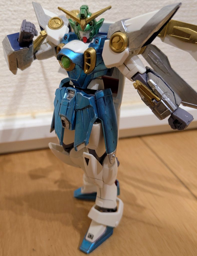 動きを付けて１枚。前回の時点でゴールドに塗装した部分はそのままにしてあります。それがそのまま、肩のポイントだったり胸のリボンだったり、羽の縁の金模様と重なってちょうど良かったです！色合いでホントにちょうど大ちゃんぽくなりました〜！