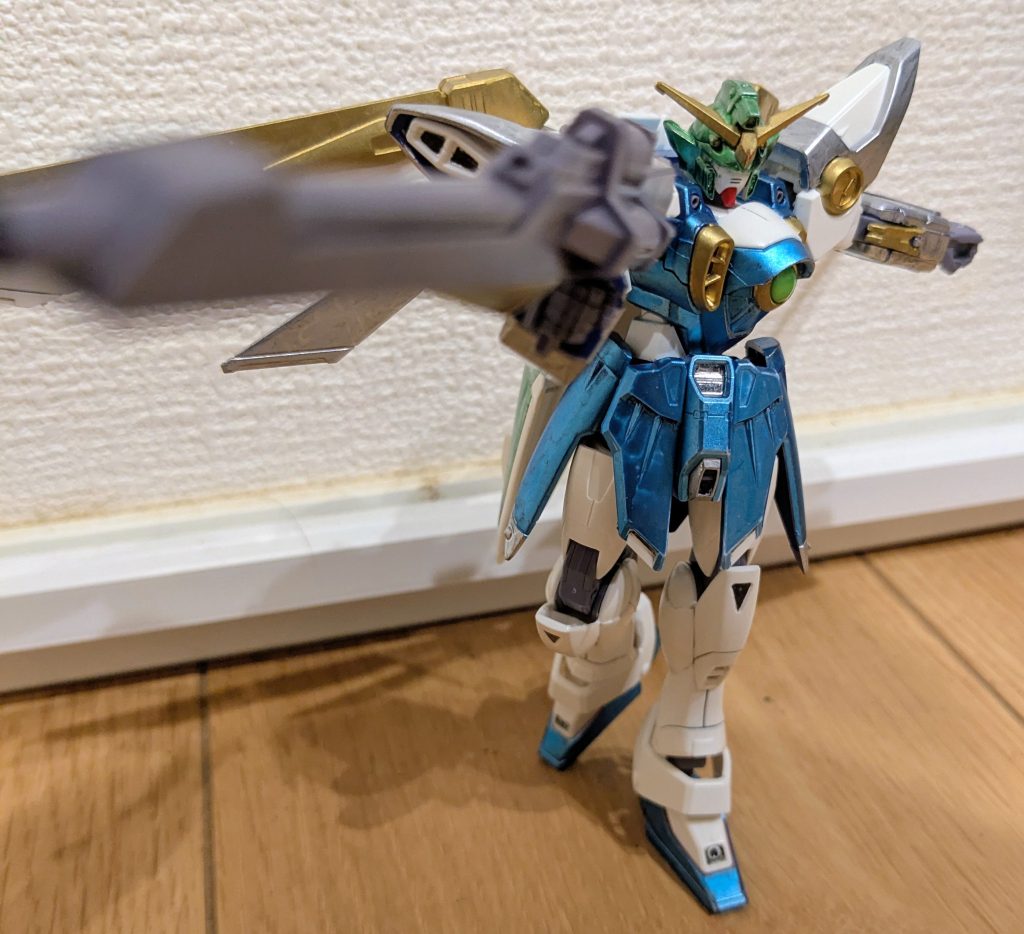 バスターライフルを構えて１枚。あんまり似合わないかな〜とも思いましたが、やってみたらなかなか様になる（笑）まぁ弾幕張ると考えれば、これも確かにアリですね！