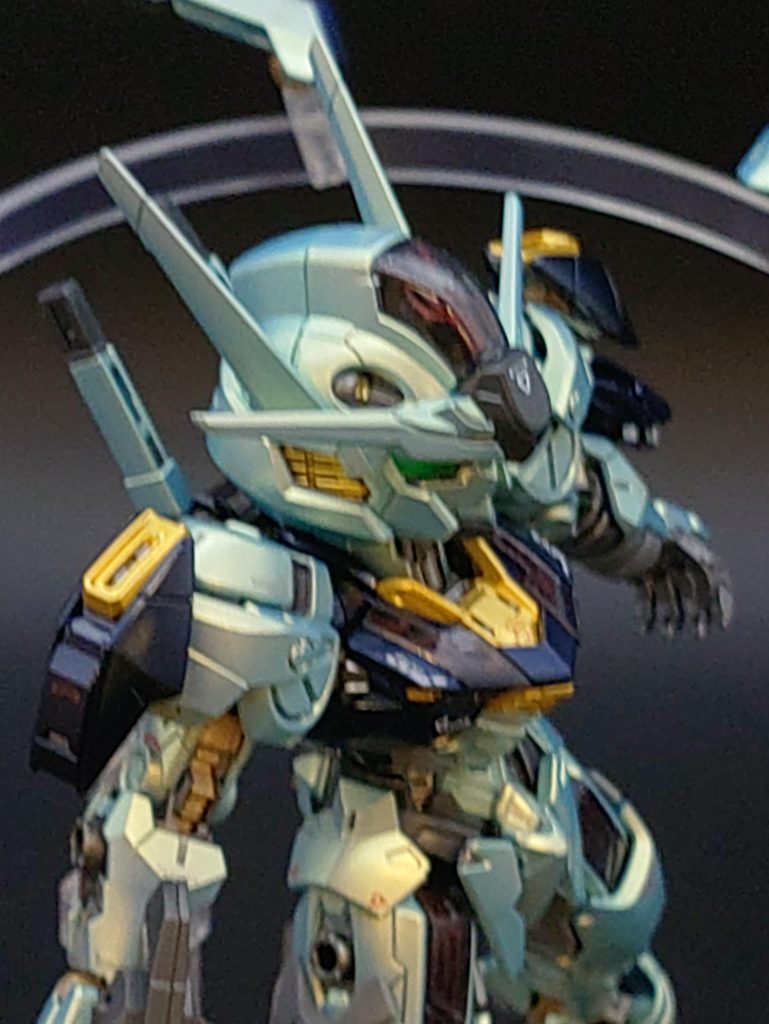 いつもはトップコートは、つや消しオンリーなのですが、今回は偏光塗料を多用したので、光沢にしましたが、つや消し吹くより、はるかに難しいですね