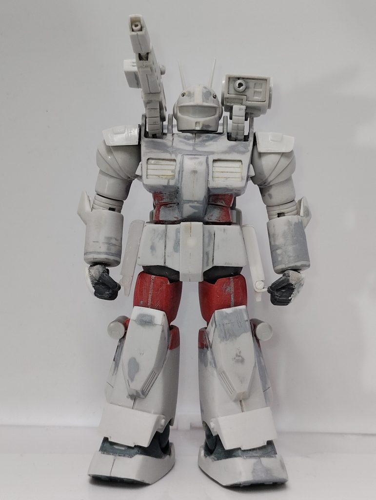 制作途中正面頭部、胴体小型化　腕部2㎜延長赤い部分はHGガンキャノンより股関節の丸い部分はHGゲルググの肩より拝借 