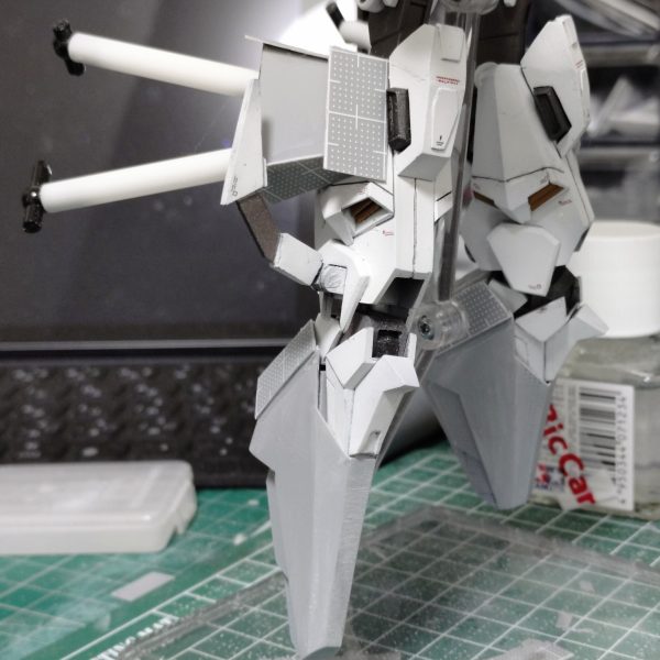 アルゴスユニットの脚部ブースター＆スラスター、プロペラントタンク、追加装甲フロントスカートがざっくり形になりました🫡最近スクラッチにギミック入れてなかったですが今回はデザインがオリジナルって事もあり好き勝手やってます。今後も男子欲張りセットでお送りする予定です！（4枚目）
