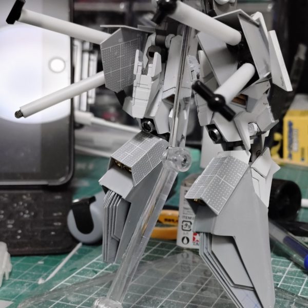 アルゴスユニットの脚部ブースター＆スラスター、プロペラントタンク、追加装甲フロントスカートがざっくり形になりました🫡最近スクラッチにギミック入れてなかったですが今回はデザインがオリジナルって事もあり好き勝手やってます。今後も男子欲張りセットでお送りする予定です！（5枚目）