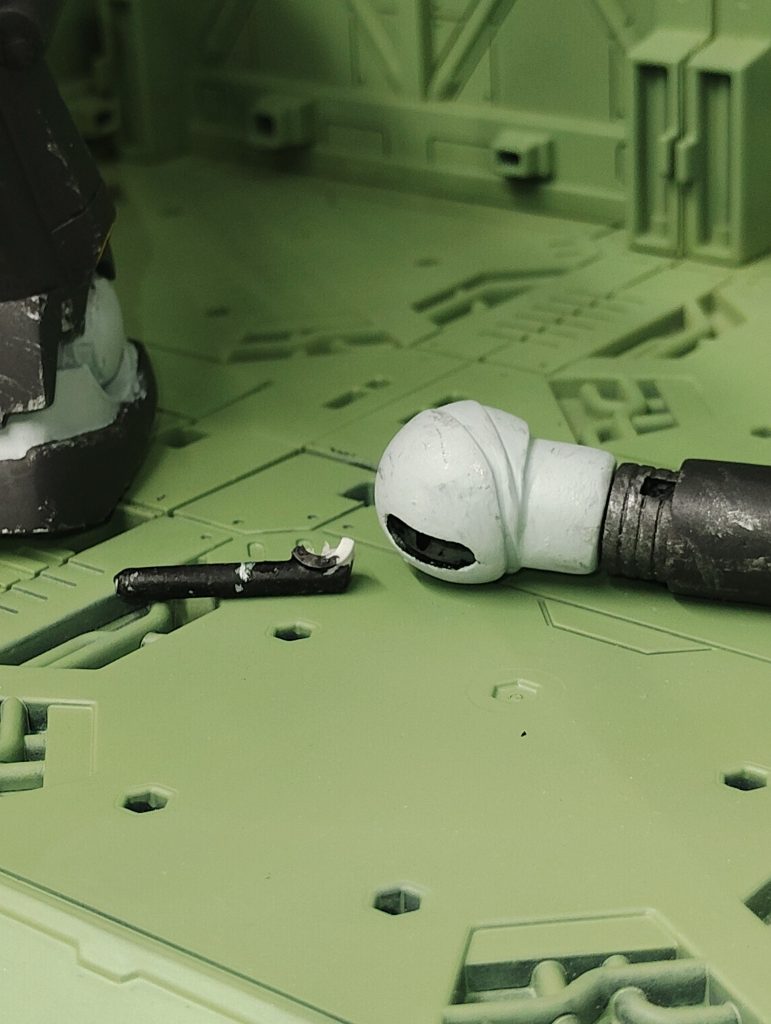 撮影中、肩関節破損しましたただいま補修中です