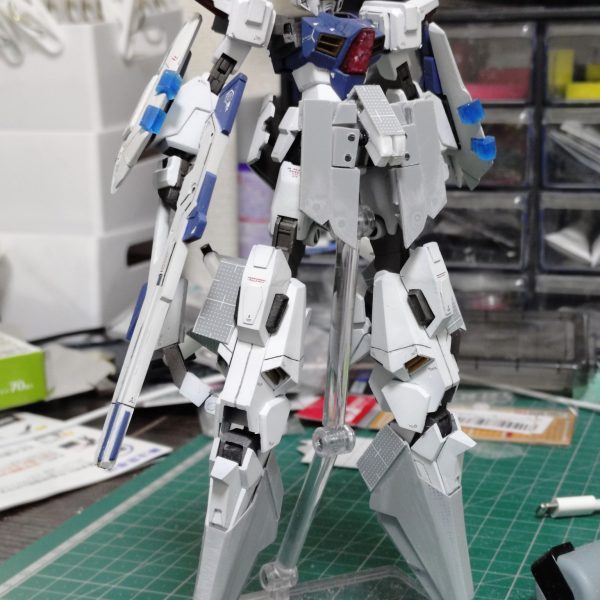 アルゴスユニットの脚部ブースター＆スラスター、プロペラントタンク、追加装甲フロントスカートがざっくり形になりました🫡最近スクラッチにギミック入れてなかったですが今回はデザインがオリジナルって事もあり好き勝手やってます。今後も男子欲張りセットでお送りする予定です！（2枚目）