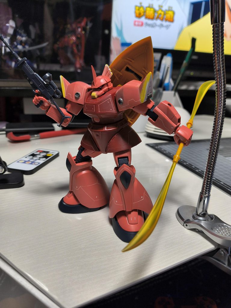 肩アーマーは1.5プラ版にて大型化。頭部のトサカ1.5プラ版にて延長。あと口?鼻?分からんけど、クチバシっぽい部分はポリパテにて延長。