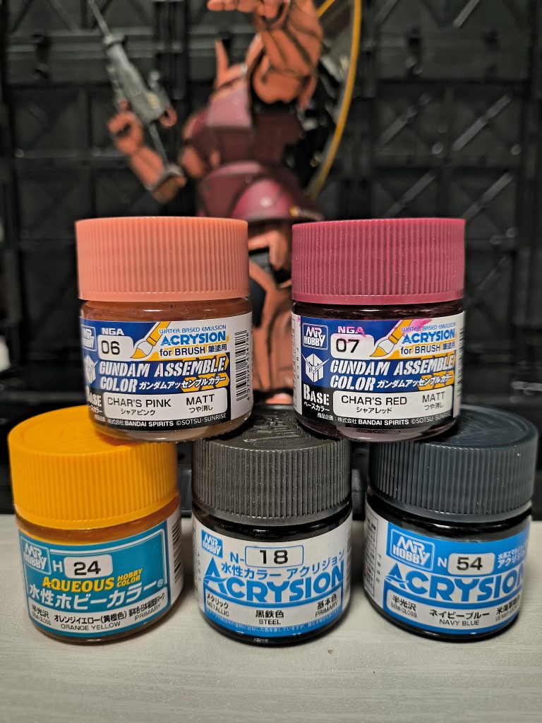 今作の使用カラーです😊最近お店でよく見るガンダムカラー使って見ました。筆塗り用みたいですがエアブラシにて塗装。塗装後デカール貼り、スミ入れ、筆塗り部分塗装、ウェザリング作業後つや消しトップコートして完成!!