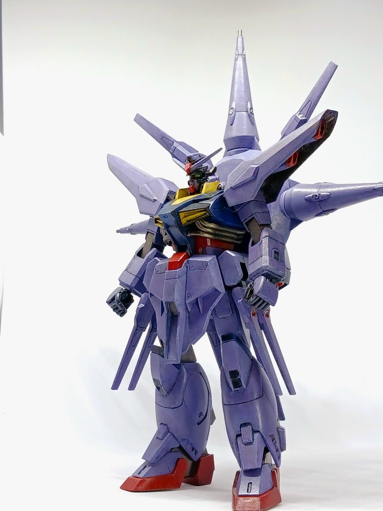 基本的に素組みなのですが、馬面解消のため、赤いアゴ?部分を少し大きくして、ハンドパーツも取り替えしました。