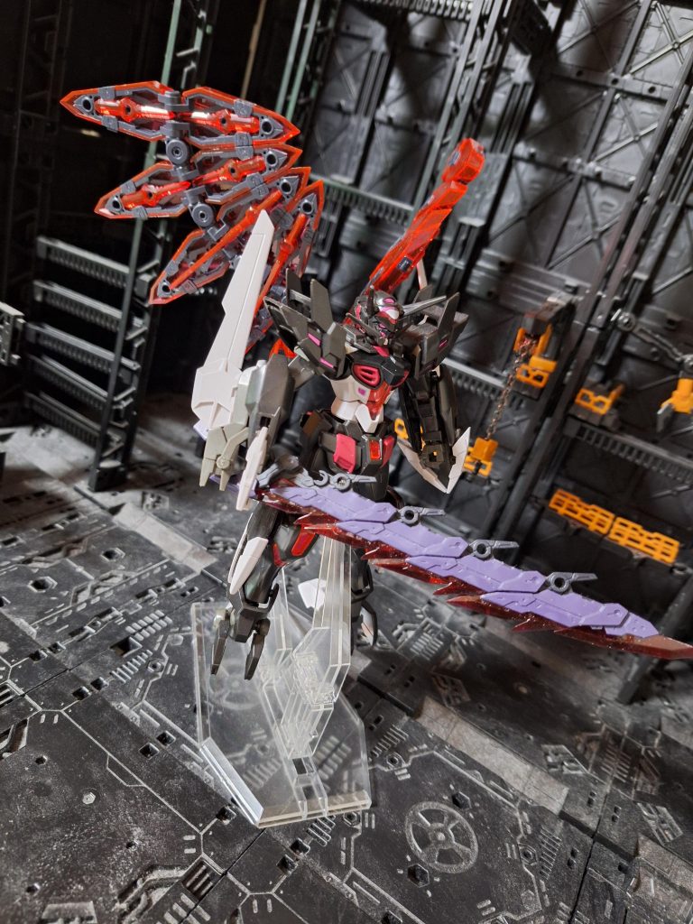 また、コトブキヤさんに ニンジャブレードカザキリ冥刃なるものがあることを知り、これもG-エルスにぴったりじゃね?と購入し、持たせるとまたまたカッケーとなった次第です。まだまだコトブキヤさんのウェポン装備させるかもしれません😅来るべきガンプラバトルが来た時は、シールドビット兼ライフルビットになり、内側のソードがファングになる妄想です😚