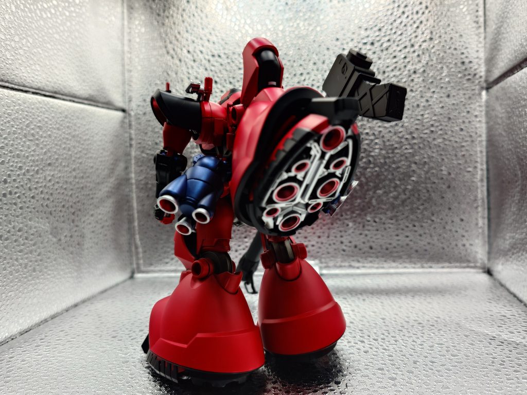 足のバーニアの塗り分けが大変でした。