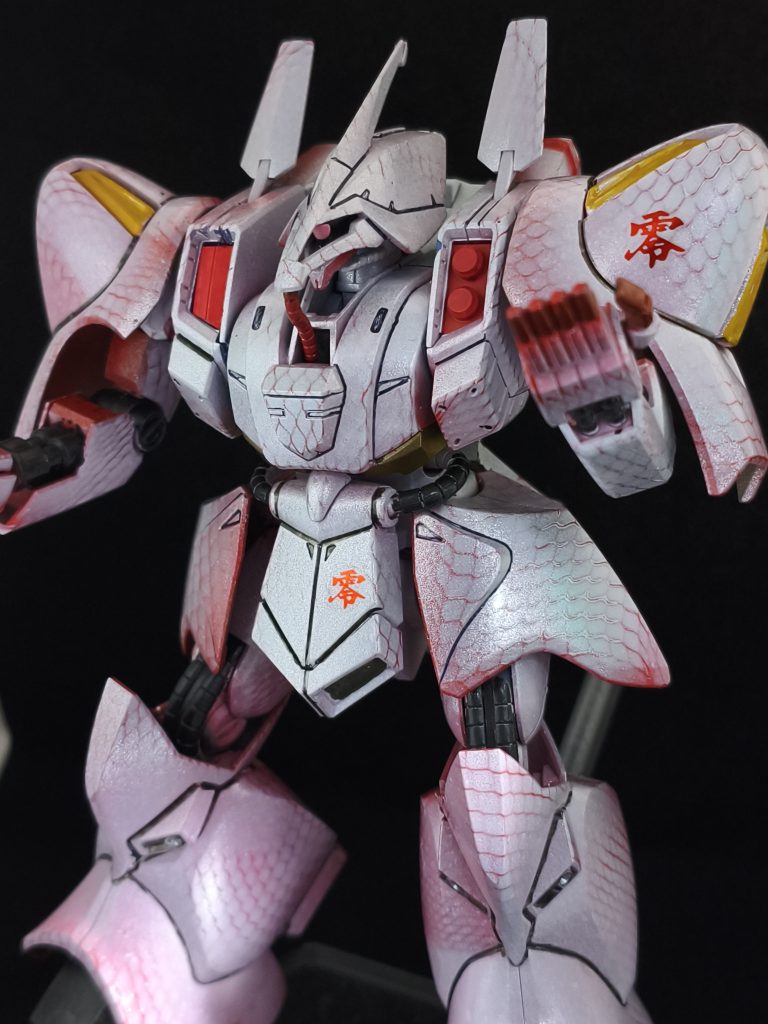 これがなかなか蛇柄って難しくて…いやズボラな私にはこれが精一杯でしたね🤣100均のネット使ってるんですけど綺麗にセットしないと模様が出来なくて、こんな風に半獣神化してます😆