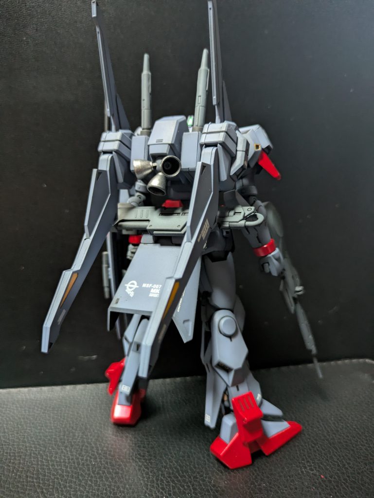 百式っぽいバインダーと特徴的なリアアーマーが堪らないです!