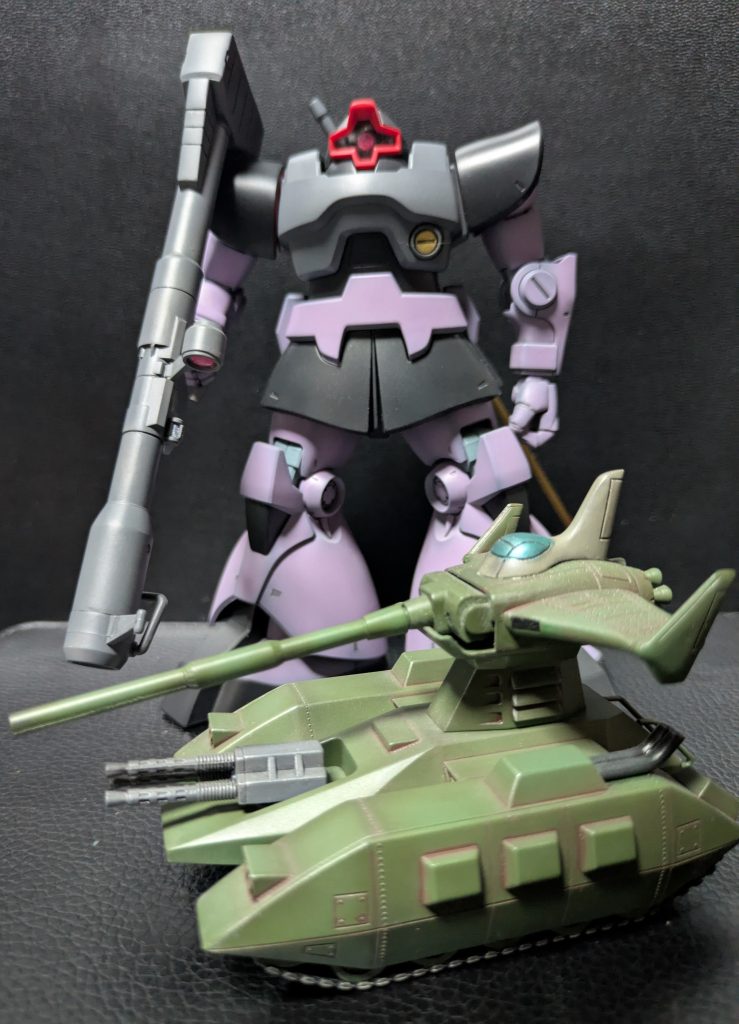 陸戦部隊と出撃するドム1