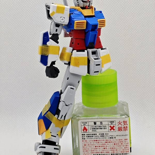 RGガンダムver2.0 とHGアレックスのミキシングビルドです。バランス確認用に切ったり貼ったりしてますが、アレックスってかっこよく見えるバランス難しいです・・・先は長そうw（3枚目）