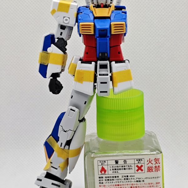 RGガンダムver2.0 とHGアレックスのミキシングビルドです。バランス確認用に切ったり貼ったりしてますが、アレックスってかっこよく見えるバランス難しいです・・・先は長そうw（2枚目）