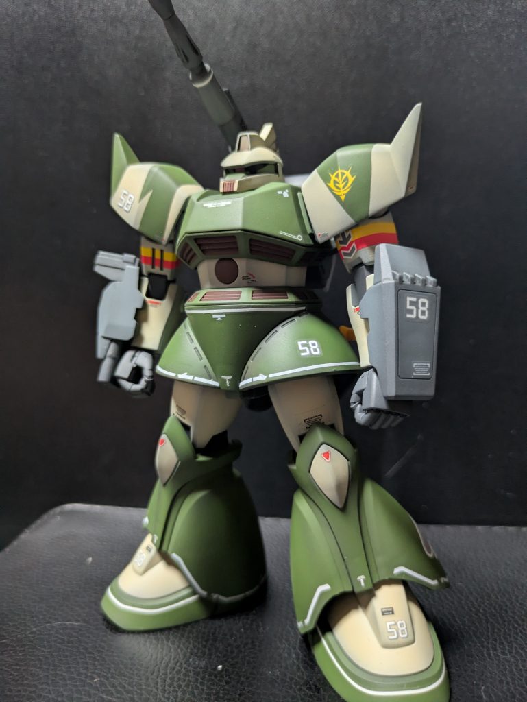 シールドも2種あるので楽しみも2倍です。やっぱりカッコいい！インテークは本当はもっとオレンジなのですがあえてブラウンを強くしたカラーに。