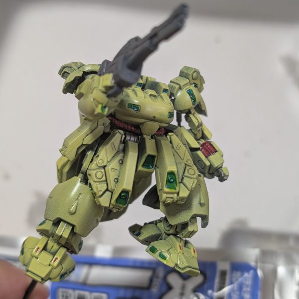 いつのも100均の寄せ集めでコロニーレーザーのジオラマを作成中アーティファクトの3体はほぼ塗装終了（4枚目）