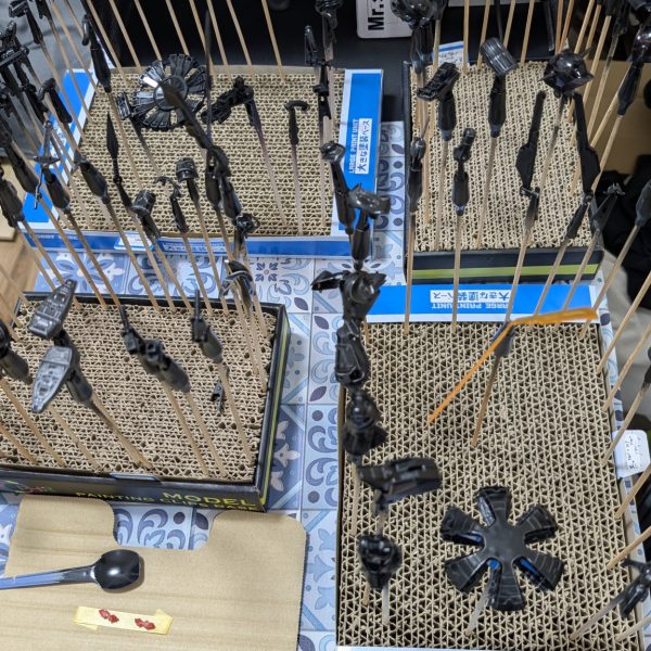 マイスター関田さんの動画を見て実施したかった中研ぎ作業を行いました✨️フィニッシングヤスリ使っての優しく擦るのが少し難しかったです!ここからさらにシルバーの塗装を実施するために必要な過程なので、次の塗装が楽しみになりました!☺️作業過程は動画にまとめました！（3枚目）