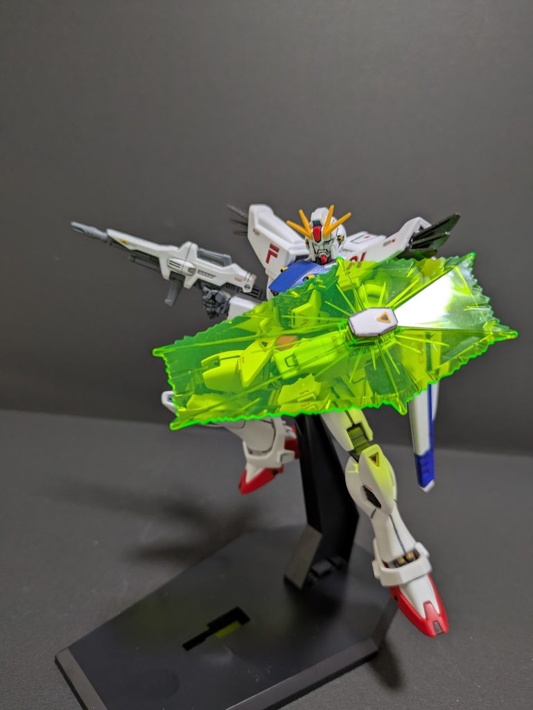 HGは賛否もあるようですが作ってみると、これはこれでカッコイイです！