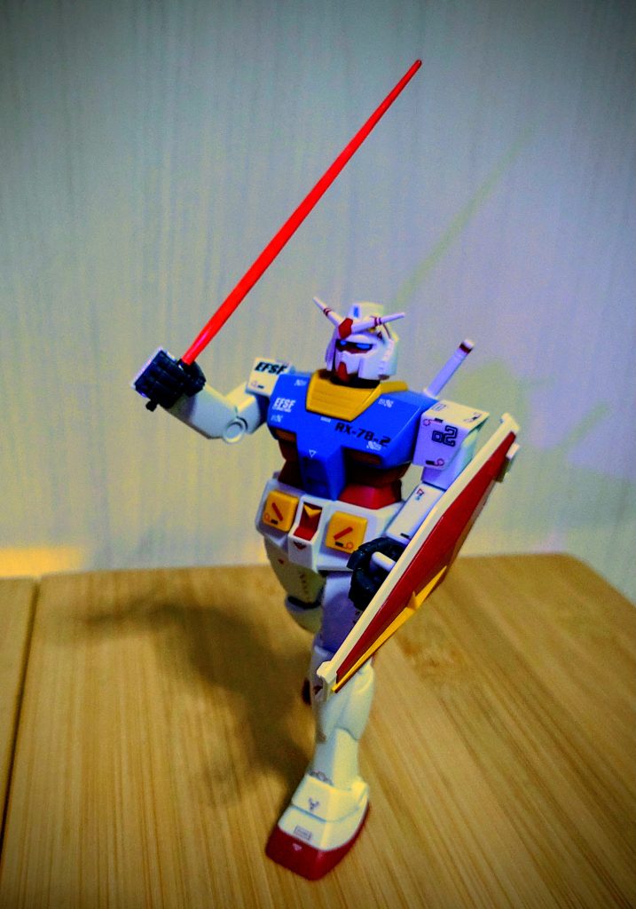 うぉりゃーーー!!因みに抜刀後のビームサーベルはGフレームより拝借しました。握り易さと大きさも良かったので(*^^*)b