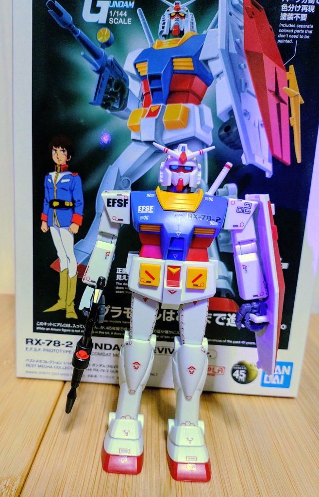 パケと共にパシャリ。天才の天パが此方を睨んでる!!。。。ジオンだって凄いんだからなっ!!負けないんだからなっ(*_*)!!抜刀したままになってる^^;