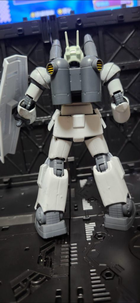 ガンキャノンG 計画専用機G計画用に用意された機体　シールドとマシンガン装備でサポートだけでなく主力としても運用できるか試験される